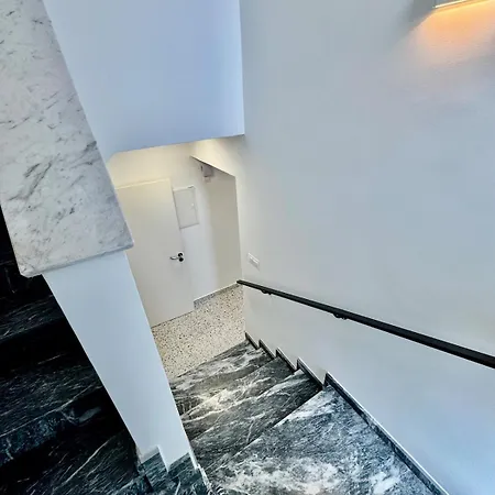 Luxury Maisonette 200 Meter To Sea 아파트 파포스